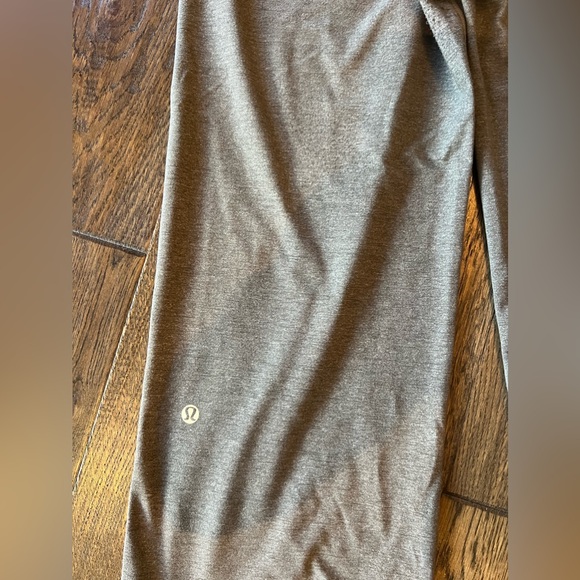 Lululemon pants.  Capri style. Almost new hardly worn - Picture 1 of 4